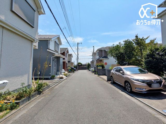 ���n�O�ώʐ^ ������悤�Ȑ��w�i�ɁA���X�ƘȂޓ@��́A���z�̉��b�𑶕��Ɏ󂯂�B�L�т₩�ŊJ���I�Ȓ��]�ƁA�����Ղ�ƍ~�蒍���z���ɁA�����ɏZ�܂��ґ�������Ǝ������Ē����܂�