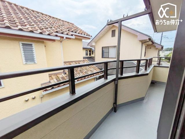 �o���R�j�[ �`Balcony�`���󕨂���z�c����������ł��A���z�̌��������Ղ藁�т���C�����悭�����܂��ˁB�q���̗V�я�ɂ�����A��̂悤�ȗp�r�Ŏg�p���ł��܂��B