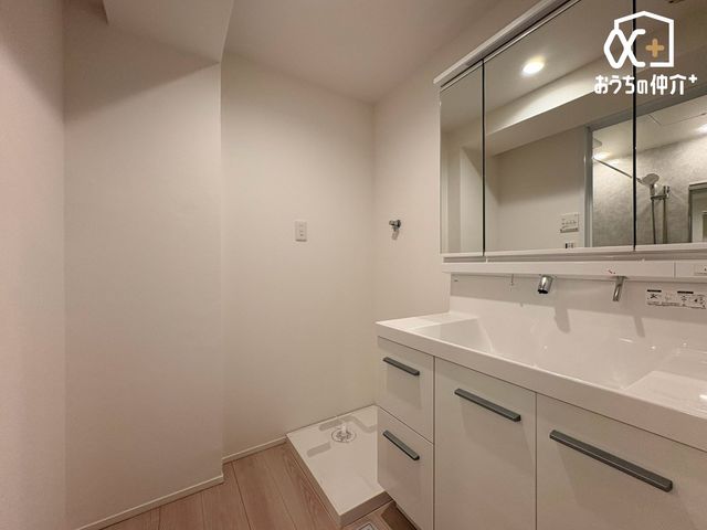 ���ʑ�E���ʏ� �`Wash room�`���̍Q�����������ԑтł��]�T�������Ďx�x�ł���L���p�E�_�[���[���B���������[���L�x�Ȃ̂Ō����ڂ��X�b�L���Ɛ������ڂł��܂��B