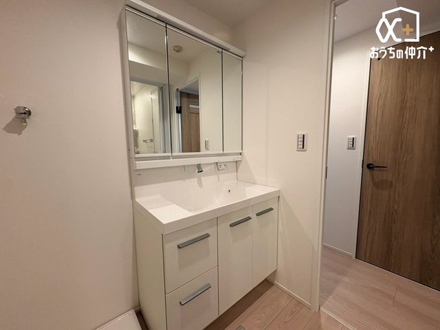 ���ʑ�E���ʏ� �`Wash room�`���̍Q�����������ԑтł��]�T�������Ďx�x�ł���L���p�E�_�[���[���B���������[���L�x�Ȃ̂Ō����ڂ��X�b�L���Ɛ������ڂł��܂��B