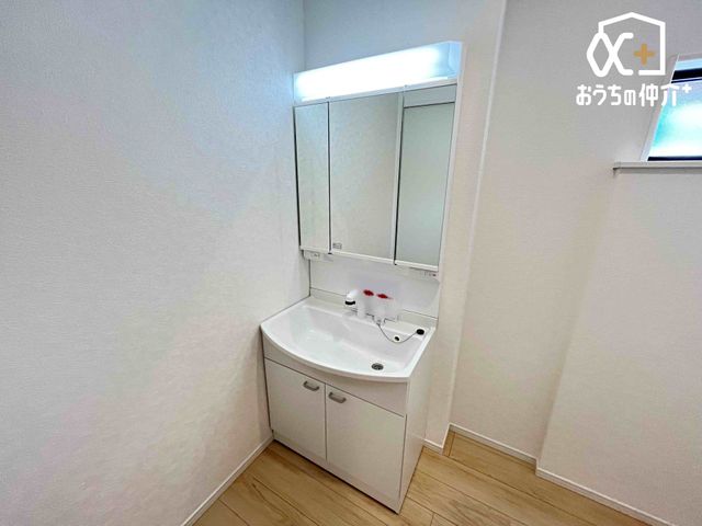 ���ʑ�E���ʏ� �O�ʋ��^�C�v�̐��ʉ��ϑ�ł��B�O�ʋ��^�C�v�̐��ʉ��ϑ�͎g�����肪�ǂ��A�ׂ����������[�ł��܂��B���[�I������X�b�L���Еt�����ʏ��ł��B