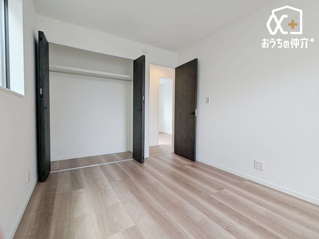���̑����� 2�K�@4.5���̗m���ɂ̓N���[�[�b�g�������B���������X�b�L���Еt���܂��B