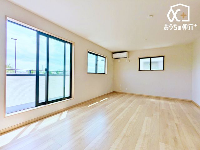 ���r���O ������̑傫�ȑ����炽���Ղ�z�����������ޖ��邢���r���O�B�Ƒ��c���⃊���b�N�X�^�C���ɍœK�ȊJ�������ӂ���Ԃł��B