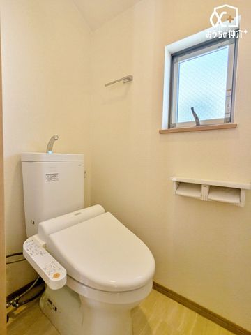 �g�C�� ���R���C���X���[�Y�ɍs���鏬���t���̃g�C���ł��B���C��j�I�C��������ɂ����A���ł������ŉ��K�ȋ�C��ۂĂ܂��B���邢�����������ސS�n�悢��Ԃł��B