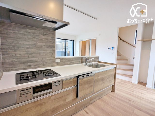 �L�b�`�� �������Ȃ��炲�Ƒ��̂��炪�����L�b�`���ł��B�����������q�l�̗l�q���킩��̂ŁA���S���Ă������Ɏ��g��ł��������܂��B�������΂ɂ��邩���b�����R�ƒe�݂܂��B