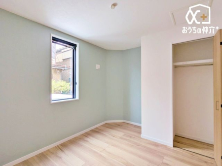 �q������ �g���ȗz�˂����������ރN���[�[�b�g�t���̐Q���̗l�q�ł��B���[�͂��L�x�ȃN���[�[�b�g���t���Ă���Q���́A���X�̕�炵������w�L���Ȃ��̂֕ς��Ă���܂��B