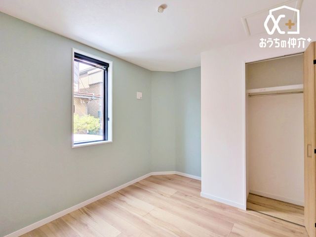�q������ �g���ȗz�˂����������ރN���[�[�b�g�t���̐Q���̗l�q�ł��B���[�͂��L�x�ȃN���[�[�b�g���t���Ă���Q���́A���X�̕�炵������w�L���Ȃ��̂֕ς��Ă���܂��B