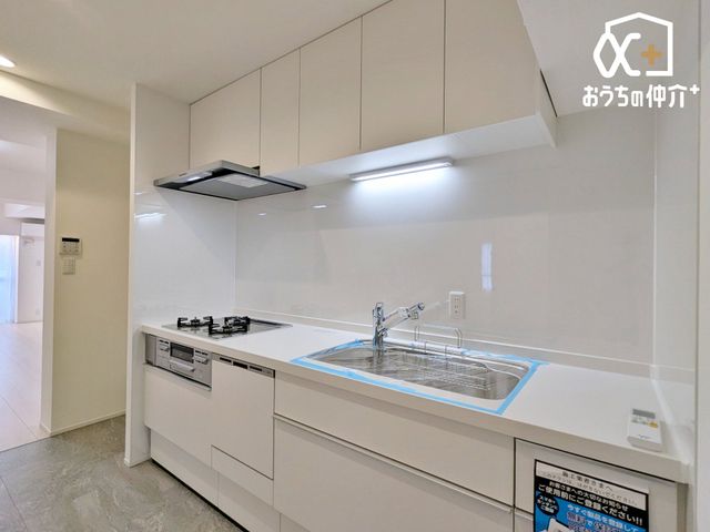 �L�b�`�� ��ƂɏW���ł���Ǖt���L�b�`���B�܂��A�ڂ̑O�ɕǂ����邱�Ƃɂ���ĉ���̔�юU��Ȃǂ��C�ɂ����ɍ�Ƃ��ł���Ƃ��������b�g������܂��B