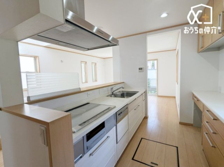 �L�b�`�� ���������Ȃ��烊�r���O�S�̂����n����A�C�����h�L�b�`���BIH�N�b�L���O�q�[�^�[��H��@�����ŉƎ��������A�b�v���܂��B