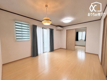 ���r���O ���邢�z�˂��ł��ӂ�郊�r���O�Ƒ��c���̎����߂���LDK�ł��B������������Ԃł������Ɗ�����J���������́B���₩�Ȗ����𑗂邱�Ƃ��ł����Ԃł��BCG���H�ɂĉƋ�������s���Ă��܂�