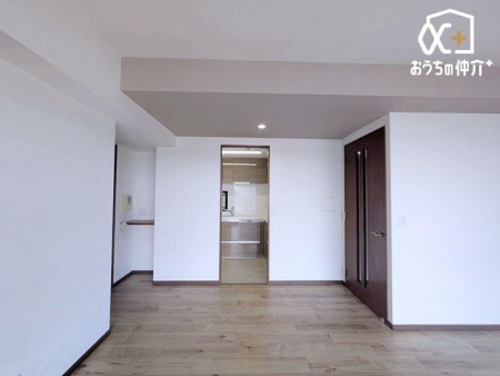 ���r���O �V��ɃA�N�Z���g��������A�ꖡ�Ⴄ���ʂȕ��͋C�������r���O�ɃR�[�f�B�l�[�g�B������ꂳ�ƌ����ۗ����A���R�Ǝ����������񂹂��閣�͂���V��B