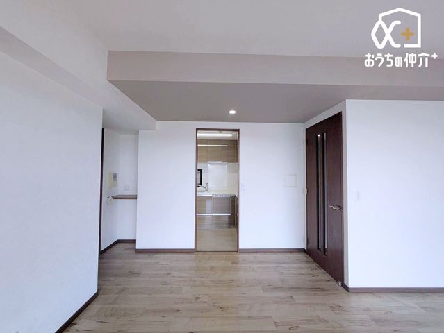 ���r���O �V��ɃA�N�Z���g��������A�ꖡ�Ⴄ���ʂȕ��͋C�������r���O�ɃR�[�f�B�l�[�g�B������ꂳ�ƌ����ۗ����A���R�Ǝ����������񂹂��閣�͂���V��B