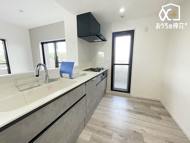 �L�b�`�� ���邢�L�b�`���̗l�q�ł��B�����������@�o���R�j�[�֏o����ł��܂��B