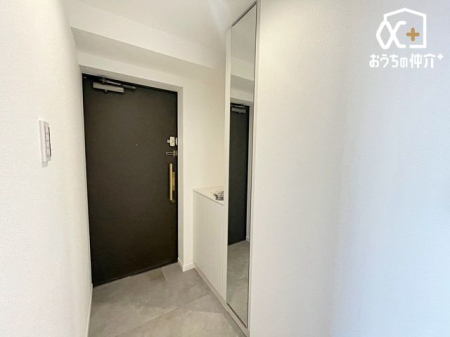 ���� �������������͋C�̌��ւ́A�Z�܂��̑���ۂ���i�ɉ��o�B�V���[�Y�{�b�N�X������A��Ԃ��L���������ۂĂ�X�}�[�g�Ȑ݌v�ł��B