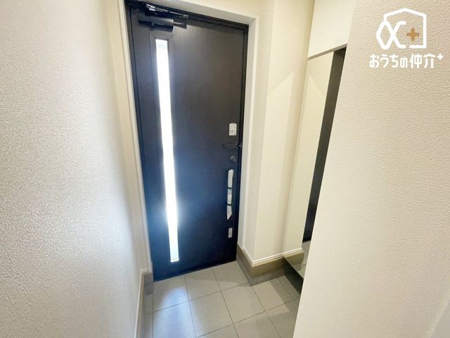 ���� �������������͋C�̌��ւ́A�Z�܂��̑���ۂ���i�ɉ��o�B�V���[�Y�{�b�N�X������A��Ԃ��L���������ۂĂ�X�}�[�g�Ȑ݌v�ł��B