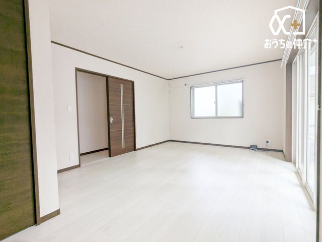 ���r���O �`Living�`�����݂̂���i�`�������e�C�X�g��LDK�B�̂�т肭�낮�\�t�@�₨�H�����y���ރ_�C�j���O�Z�b�g��u���Ă��������͂���܂���B