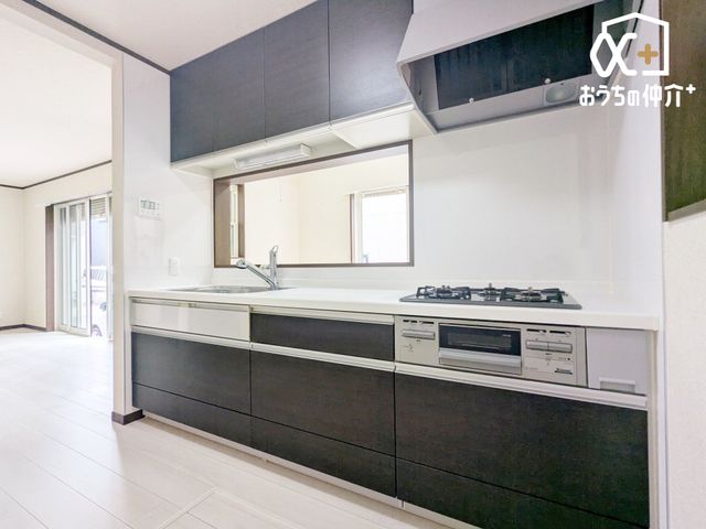 �L�b�`�� �������Ȃ��炲�Ƒ��̂��炪�����L�b�`���ł��B�����������q�l�̗l�q���킩��̂ŁA���S���Ă������Ɏ��g��ł��������܂��B�������΂ɂ��邩���b�����R�ƒe�݂܂��B