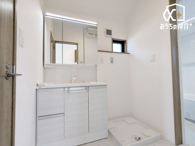 ���ʑ�E���ʏ� �������̂�����ʏ��́A�V���v���ł���Ȃ���@�\�I�ȃf�U�C���������B�L�߂̃X�y�[�X�Ǝ��[���[�����Ă���A�����̐g�x�x�₨����ꂪ�X���[�Y�ɍs���܂��B