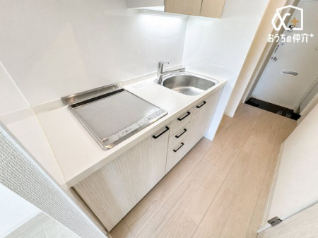 �L�b�`�� �`Kitchen�`�����g���L�b�`�������炱���A�H���̏������y�������ԂɁA�Z�������ł��X���[�Y�ɖ��ʂȂ���Ƃł���A���������ȒP�ɂł���ȂǁA�������y��������L�b�`���X�y�[�X�Ɏd�グ�܂����B