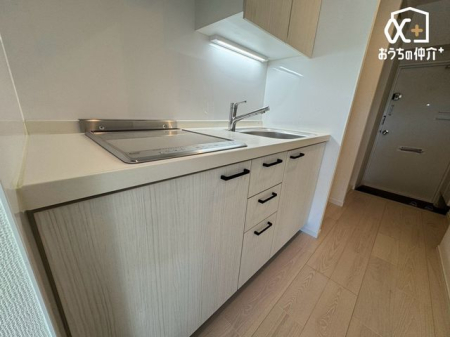�L�b�`�� �`Kitchen�`�����g���L�b�`�������炱���A�H���̏������y�������ԂɁA�Z�������ł��X���[�Y�ɖ��ʂȂ���Ƃł���A���������ȒP�ɂł���ȂǁA�������y��������L�b�`���X�y�[�X�Ɏd�グ�܂����B