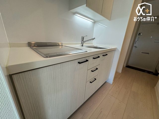 �L�b�`�� �`Kitchen�`�����g���L�b�`�������炱���A�H���̏������y�������ԂɁA�Z�������ł��X���[�Y�ɖ��ʂȂ���Ƃł���A���������ȒP�ɂł���ȂǁA�������y��������L�b�`���X�y�[�X�Ɏd�グ�܂����B
