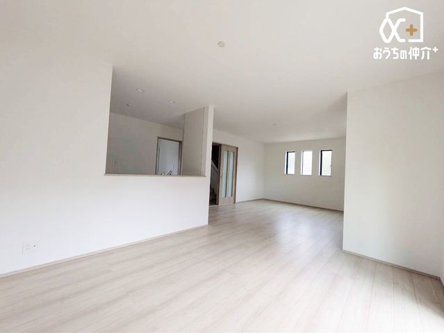 ���r���O �`Living�`�������������͋C��LDK�B�̂�т肭�낮�\�t�@��A���H�����y���ރ_�C�j���O�Z�b�g��u���Ă��������͂���܂���B