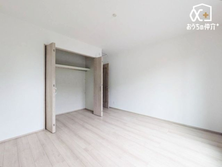 �Q�� �傫�ȃN���[�b�g�̂���Q���ł��B��R�̗m���Ȃǂ����[�ł��܂��B