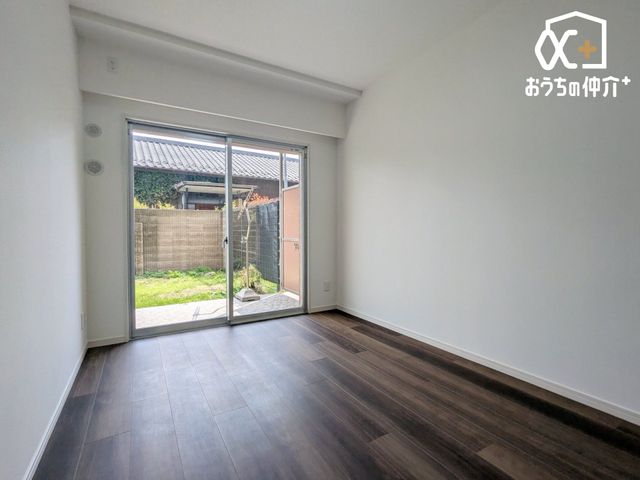 �q������ �q�������ɃI�X�X���ȗm���̗l�q�ł��B�o���R�j�[�ɖʂ��Ă��邽�ߊ��C�����₷���B���邳���\���Ȃ������ł��B