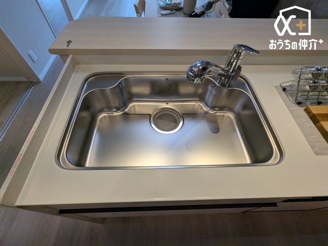 �L�b�`�� �������Ȃ��炲�Ƒ��̂��炪�����L�b�`���ł��B�����������q�l�̗l�q���킩��̂ŁA���S���Ă������Ɏ��g��ł��������܂��B�������΂ɂ��邩���b�����R�ƒe�݂܂��B