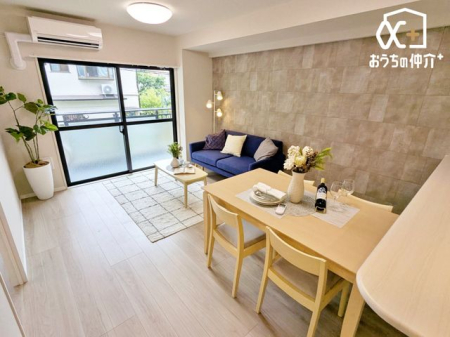 ���r���O �쓌�����̑傫�ȑ�����L���Ȏ��R�����������ޖ��邢���r���O�B�Ƒ����W����Ԃ�D�����Ƃ炵�A������S�n�悭�ʂ�܂��B�J�������ӂ�邨�����ŁA�������Ƃ����ґ�Ȏ��Ԃ����߂������������܂��B