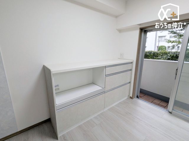 ���[ �L�b�`�����̎��[�X�y�[�X�ł��B��������H�퓙�A�p�r�ɍ��킹�Ă����p���������܂��B