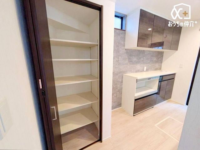 ���[ �L�b�`�����̎��[�`�p���g���[�Ƃ��Ă�