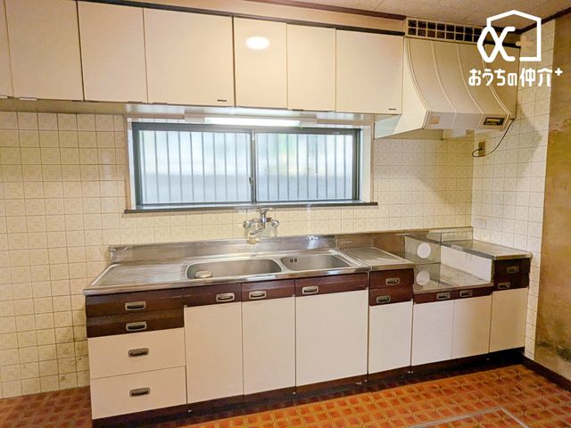 �L�b�`�� ��Ԃ��L�����p�ł���L�b�`���ł��B�L�b�`������߂�X�y�[�X�͎��R�ƃR���p�N�g�ɂȂ��Ă���܂��B�_�C�j���O�Z�b�g���߂���΁A�z�V���y�ɂȂ��Ƒ�Ƃ��Ă��g�������ł��ˁI