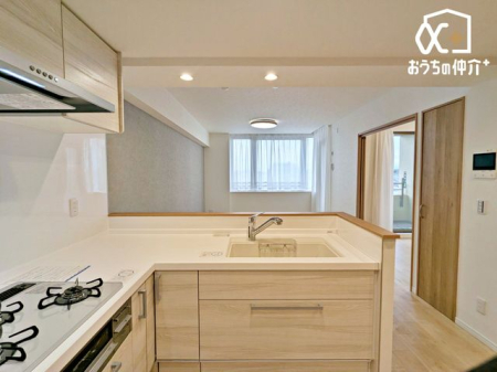 �L�b�`�� �������Ȃ��炲�Ƒ��̂��炪�����L�b�`���ł��B�����������q�l�̗l�q���킩��̂ŁA���S���Ă������Ɏ��g��ł��������܂��B�������΂ɂ��邩���b�����R�ƒe�݂܂��B
