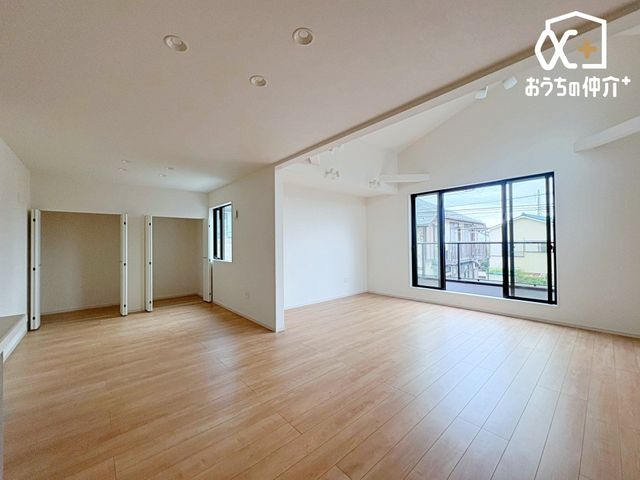 ���r���O �傫�ȑ����炽���Ղ�z�����������ޖ��邢���r���O�B�Ƒ��c���⃊���b�N�X�^�C���ɍœK�ȊJ�������ӂ���Ԃł��B