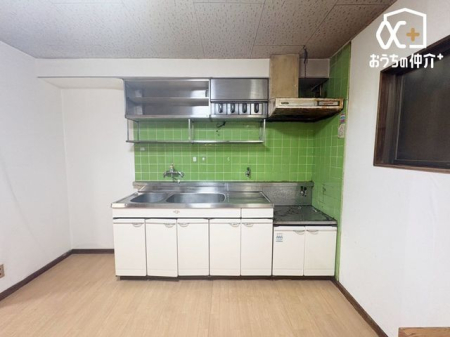 �L�b�`�� �������ɏW�����₷���Ǖt���^�C�v�̃L�b�`���B������̍̌����������A�u�₩�ɉƎ����i�݂܂��B