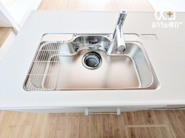 �L�b�`�� �`Kitchen�` �@�\���ƃf�U�C���������˔������g������̂悢�V�X�e���L�b�`���A���r���O�Ƃ̈�̊����l������A��������Ԃ��������܂��B