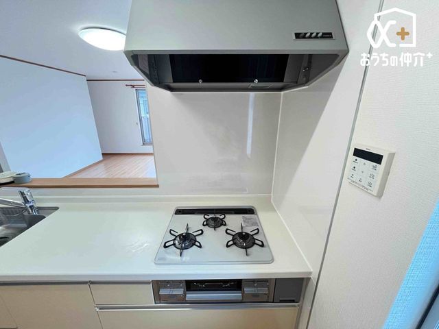 �L�b�`�� ������������O���R�����̗l�q�ł��B�u�߂�E�ύ��ޓ��̍�Ƃ������ɏo����R�����ł��B