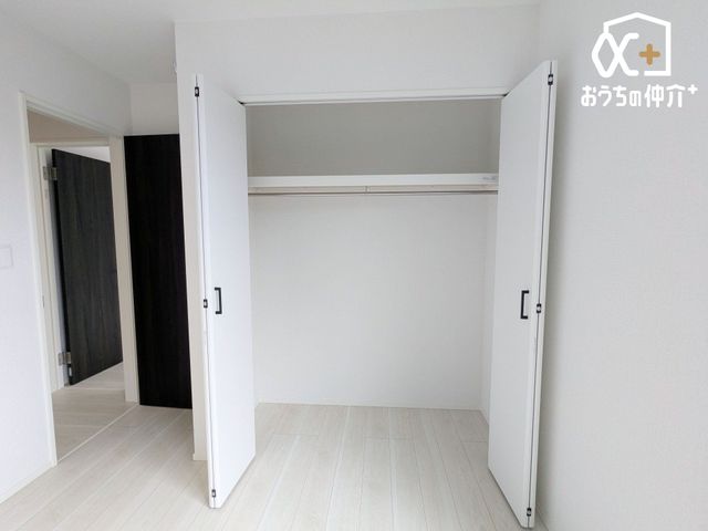 ���[ �������[�͂�����s�N���[�[�b�g�t�t���̂������ł��B�ߗށE���E�X�q�E�A�N�Z�T���[��G�߉Ɠd�Ȃǂ��܂Ƃ߂Ď��[�ł��A�������̍L���X�y�[�X���������A��������Ƃ�����Ԃ��ۂ���܂��B