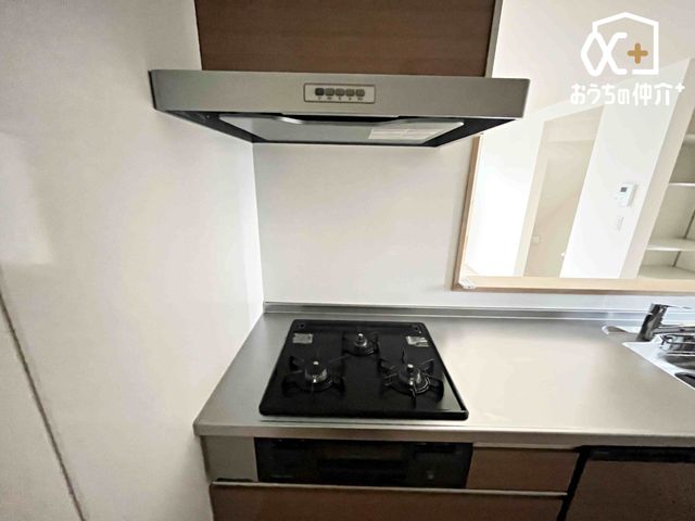 �L�b�`�� ������������O���R�����̗l�q�ł��B�u�߂�E�ύ��ޓ��̍�Ƃ������ɏo����R�����ł��B