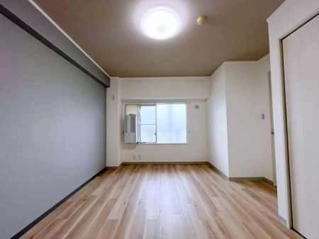 �q������ -