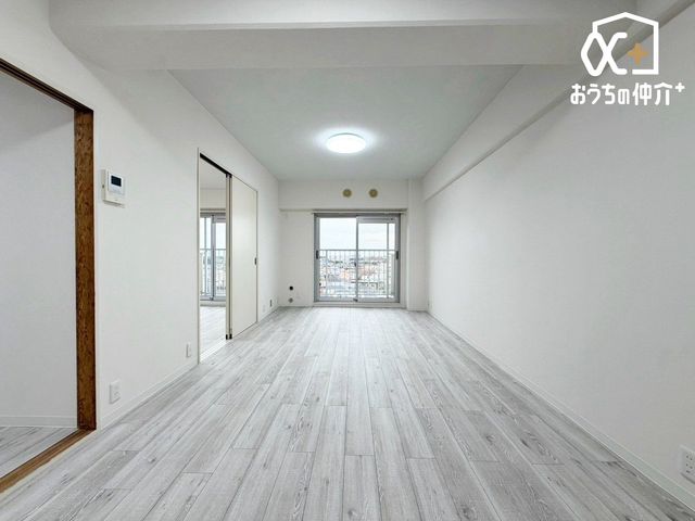 ���r���O �Ƒ��̏Ί炪�W���L�X���r���O�B�㎿�ȃf�U�C���Ƌ@�\�������a�����ԂŁA���z�̕�炵�������B