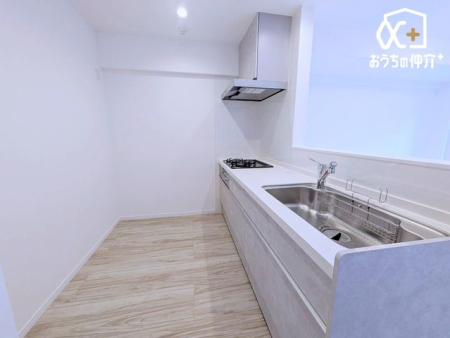 �L�b�`�� �L�b�`���ƃ_�C�j���O�𕪂��A�H��◿���̎󂯓n�������₷���Ζʎ��B���������Ȃ���Ƒ��ƃR�~���j�P�[�V���������܂��B���C�ɓ���̎G�݂�A���őf�G�ȃJ�t�F�̂悤�ȋ�ԉ��o���y���߂܂��B