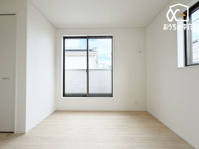 �q������ �q�������ɃI�X�X���ȗm���̗l�q�ł��B�o���R�j�[�ɖʂ��Ă��邽�ߊ��C�����₷���B���邳���\���Ȃ������ł��B