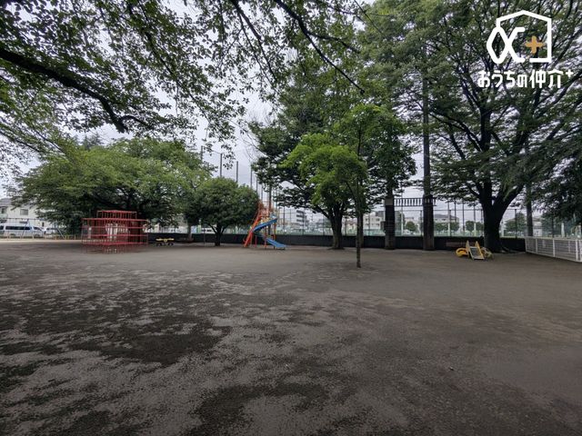���ӊ� �k�������� �k��19���B����������w�k�����w�x����k�������̉w�߂̌����ł��B�w����߂��̂ɑ傫�ȕ~�n���m�ۂ���A�싅������݂���Ă��܂��B 1490m