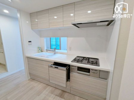 �L�b�`�� �`Kitchen�`�J�E���^�[�L�b�`���@���l�ڐ��̂�������ԁB�J�E���^�[�L�b�`���B�Ǝ������Ȃ�������q�l����ڂ𗣂��Ȃ��B���͂���l�l�ƒk�΂���B�J�E���^�[�L�b�`�������炱���\�ȓ���ł��B