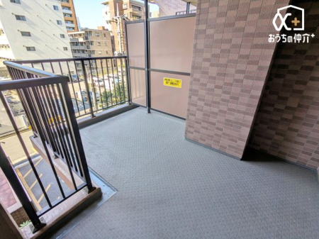 �o���R�j�[ ���炩�ȗz�˂��������~���o���R�j�[�B���w�i�ɐS�n�悢�������������Ă����܂��B����O�֏o�ĊJ�����𖡂킦���Ԃł��B