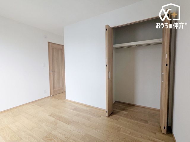 ���̑� �W�����č�Ƃ��ł���Â��Ȕz�u�ŁA���ւ��̂������ɂ��҂�����ȃv���C�x�[�g��Ԃł��B