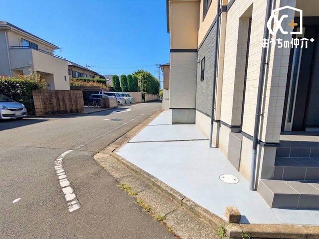  �O�ʓ��H�Ƃ̗����オ����X���[�Y�ŁA�����̏o�������ו��̉^�яo�����ƂĂ����N���N�ł��B