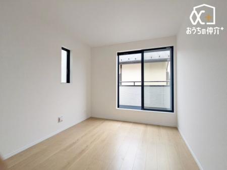 �q������ �q�������ɃI�X�X���ȗm���̗l�q�ł��B�o���R�j�[�ɖʂ��Ă��邽�ߊ��C�����₷���B���邳���\���Ȃ������ł��B